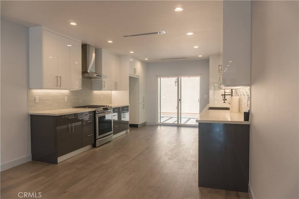 Van Nuys, CA 91406,6850 Encino AVE