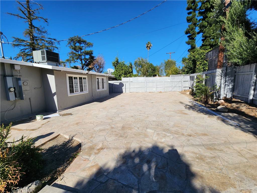Reseda, CA 91335,7756 Zelzah AVE