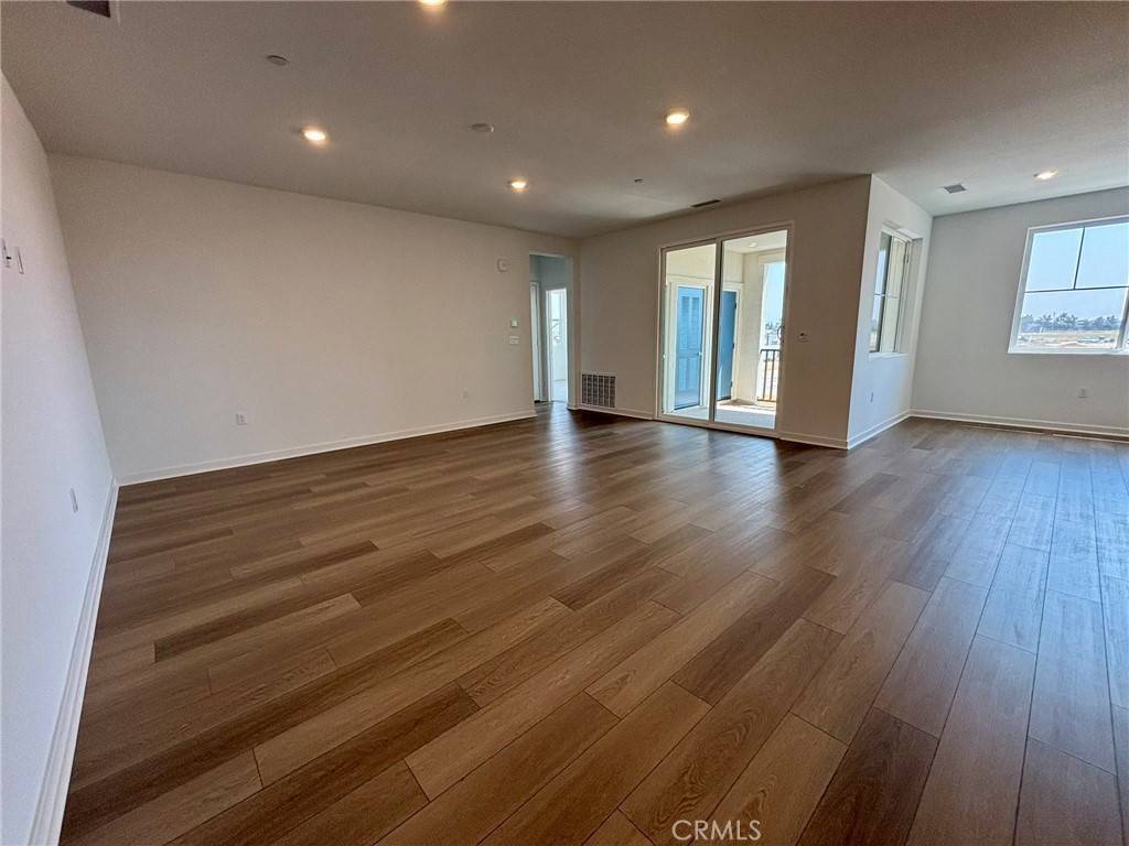 Eastvale, CA 92880,6136 Valentina WAY #305