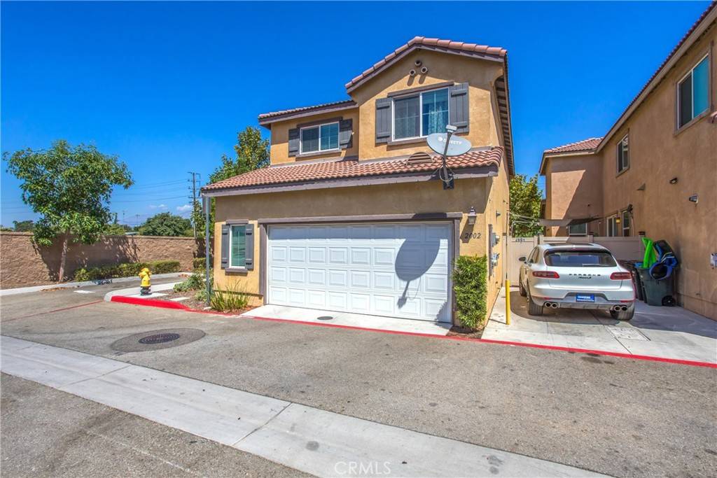 Colton, CA 92324,2002 Juniper LN