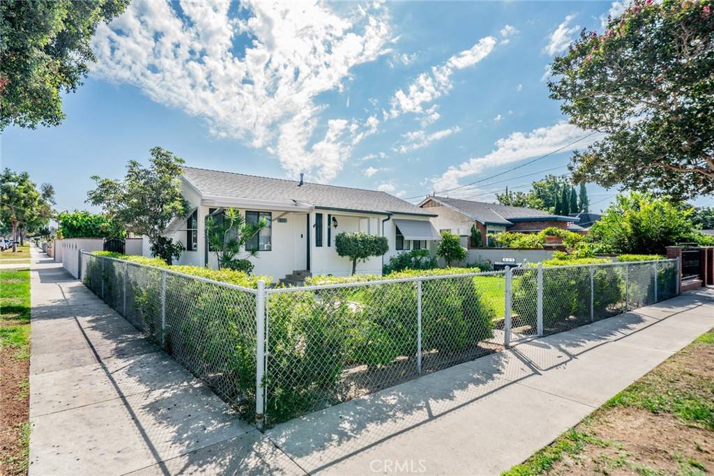 Santa Ana, CA 92703,825 N Raitt ST