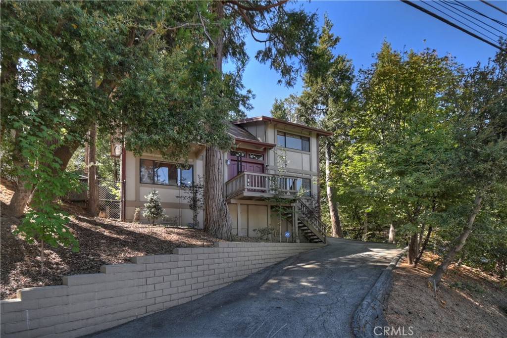 Crestline, CA 92325,242 Weisshorn DR