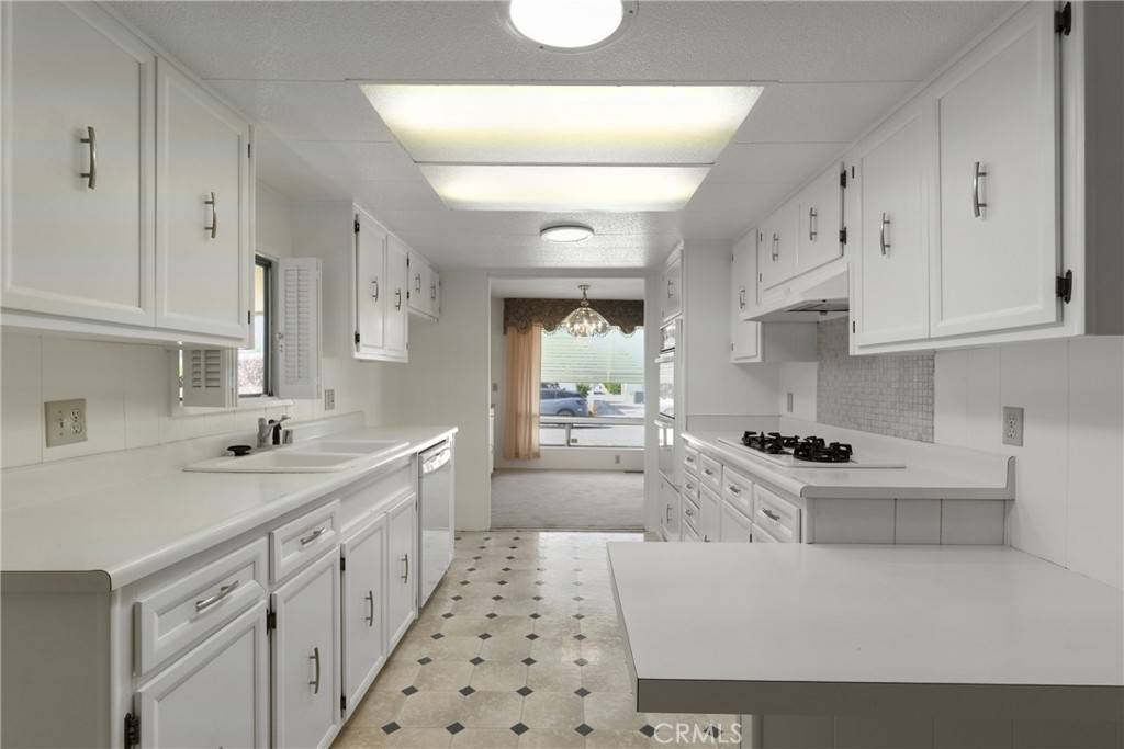 Hemet, CA 92545,868 Santo Tomas