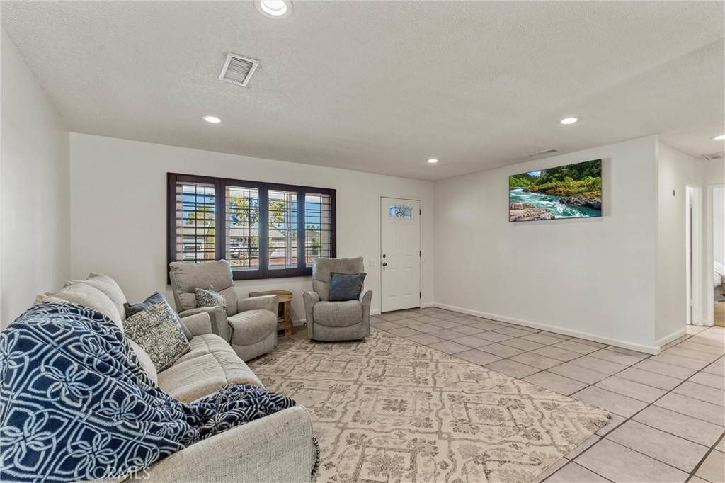 Palm Desert, CA 92211,42585 Iowa ST