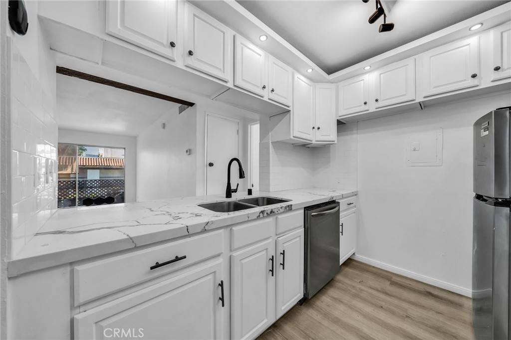 Encino, CA 91316,5460 White Oak #K207