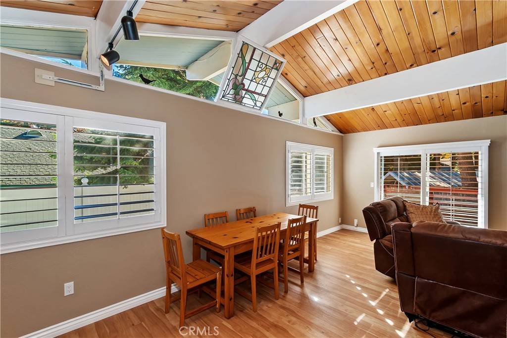 Running Springs, CA 92382,31435 Oakleaf