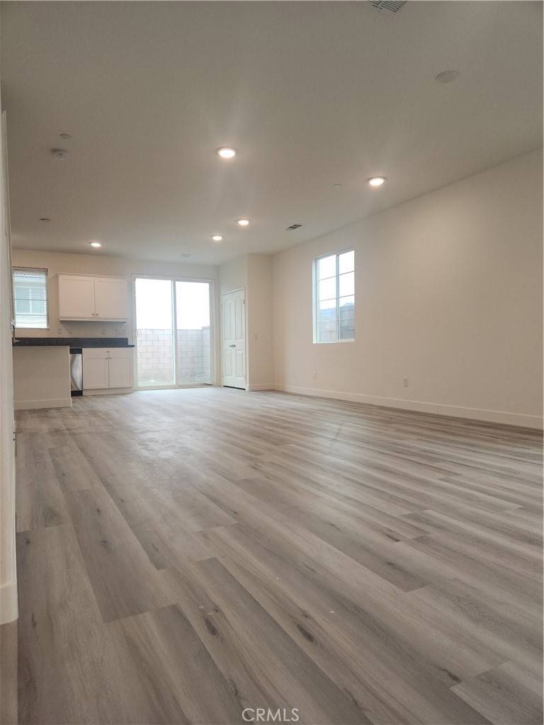 Fontana, CA 92336,16137 Blue Iris ST