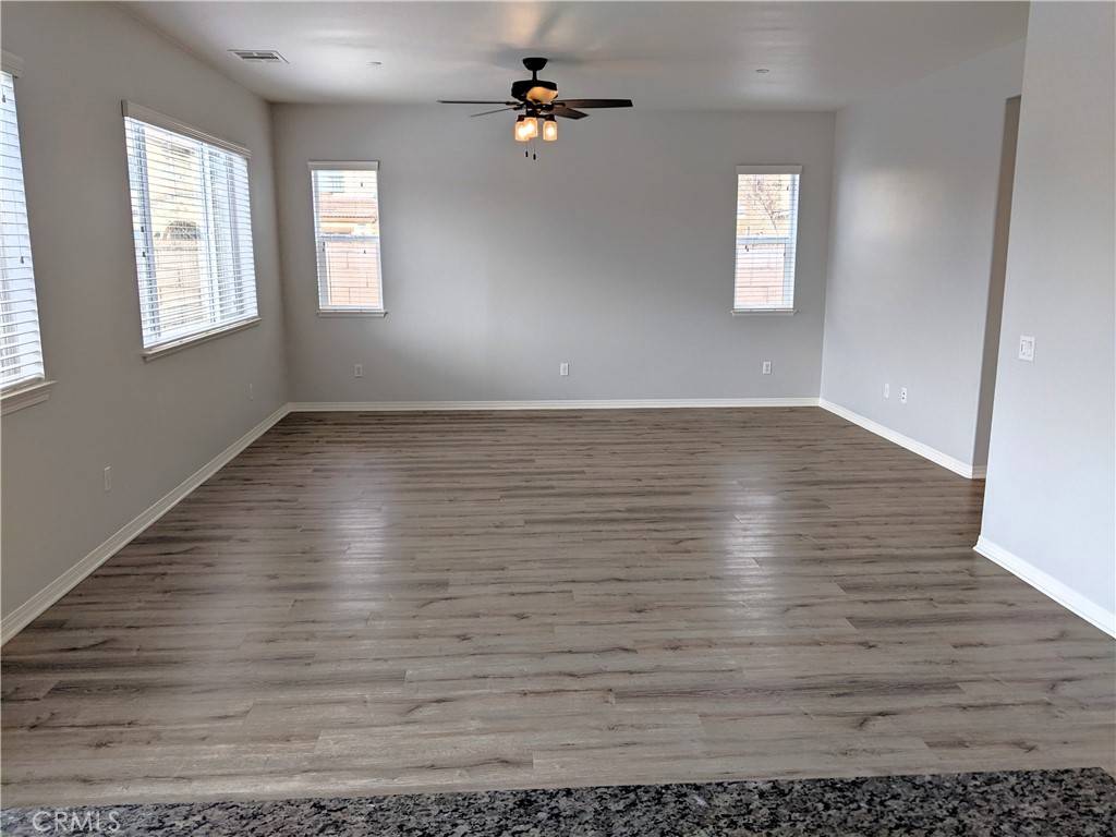 Fontana, CA 92336,6338 Creekstone