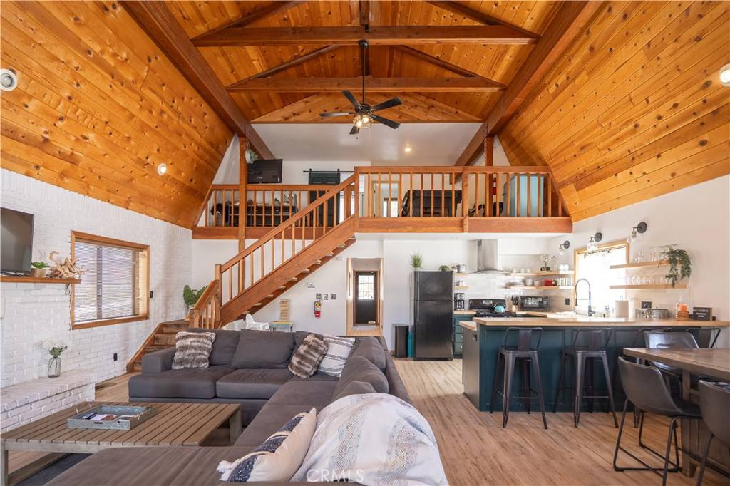 Big Bear Lake, CA 92315,725 Temple LN