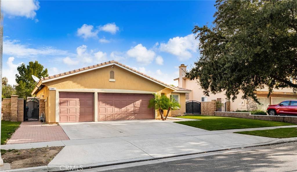 Corona, CA 92881,1395 Pinewood Dr