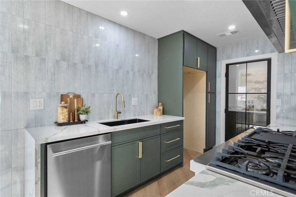 Huntington Beach, CA 92647,17381 Meer