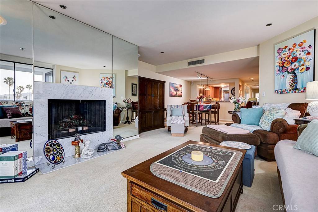 Redondo Beach, CA 90277,510 The Village #203