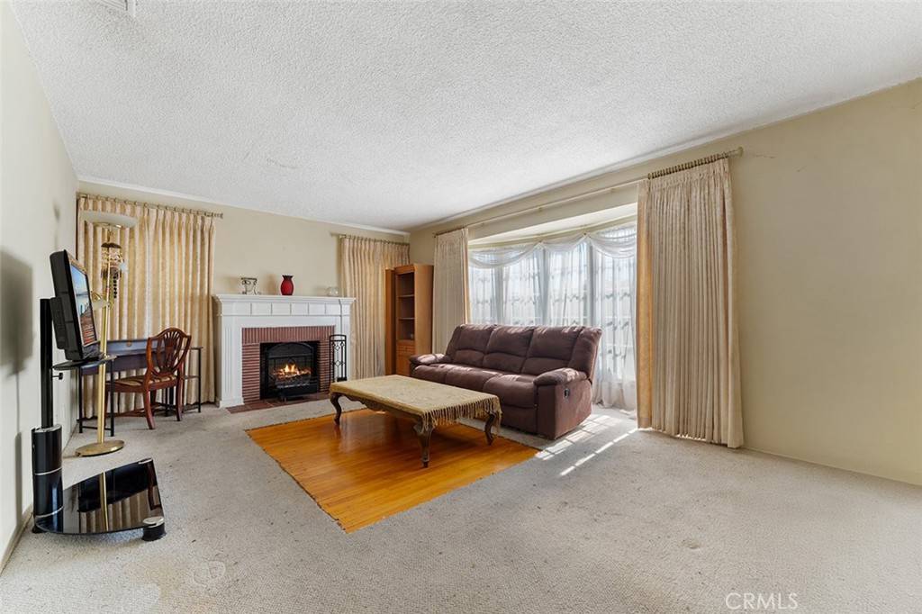 Los Angeles, CA 90008,3880 Olmsted AVE