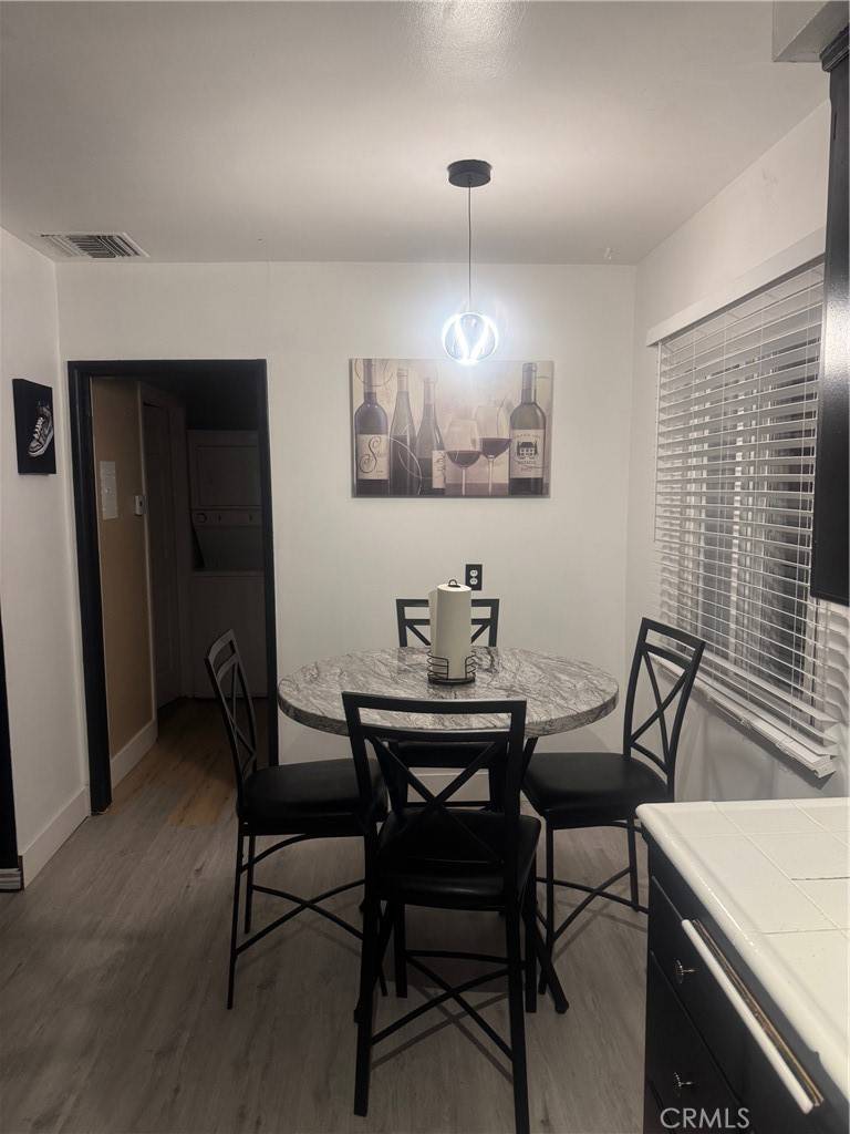 Inglewood, CA 90301,721 Larch ST #11