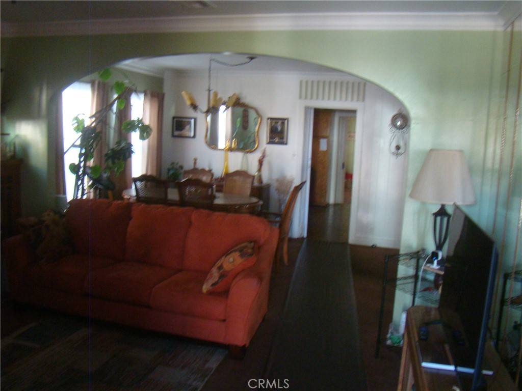 Los Angeles, CA 90044,812 W 103rd