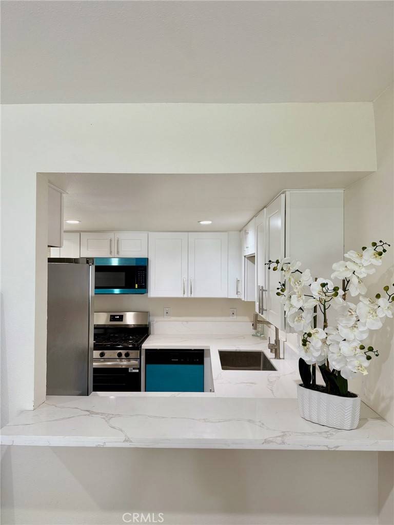 Compton, CA 90220,810 W Compton Blvd #7