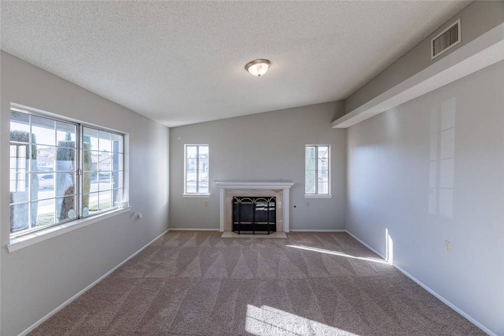 Victorville, CA 92395,12960 Autumnwood DR