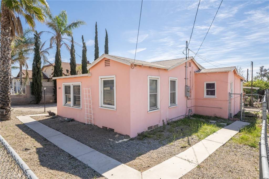 Fontana, CA 92335,14997 Arrow BLVD