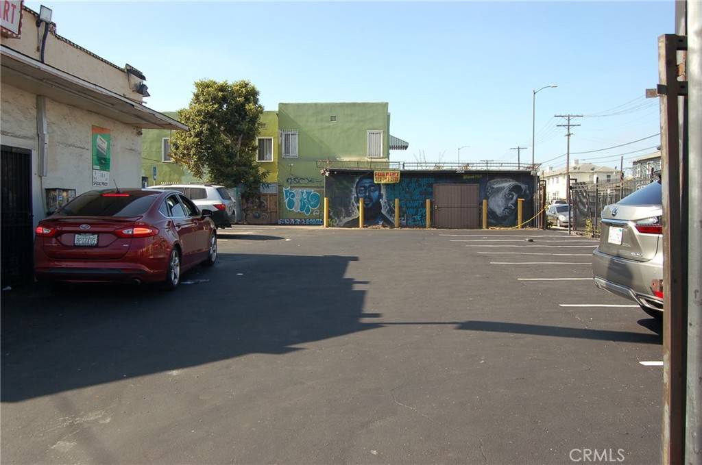 Los Angeles, CA 90043,3020 W SLAUSON AVE