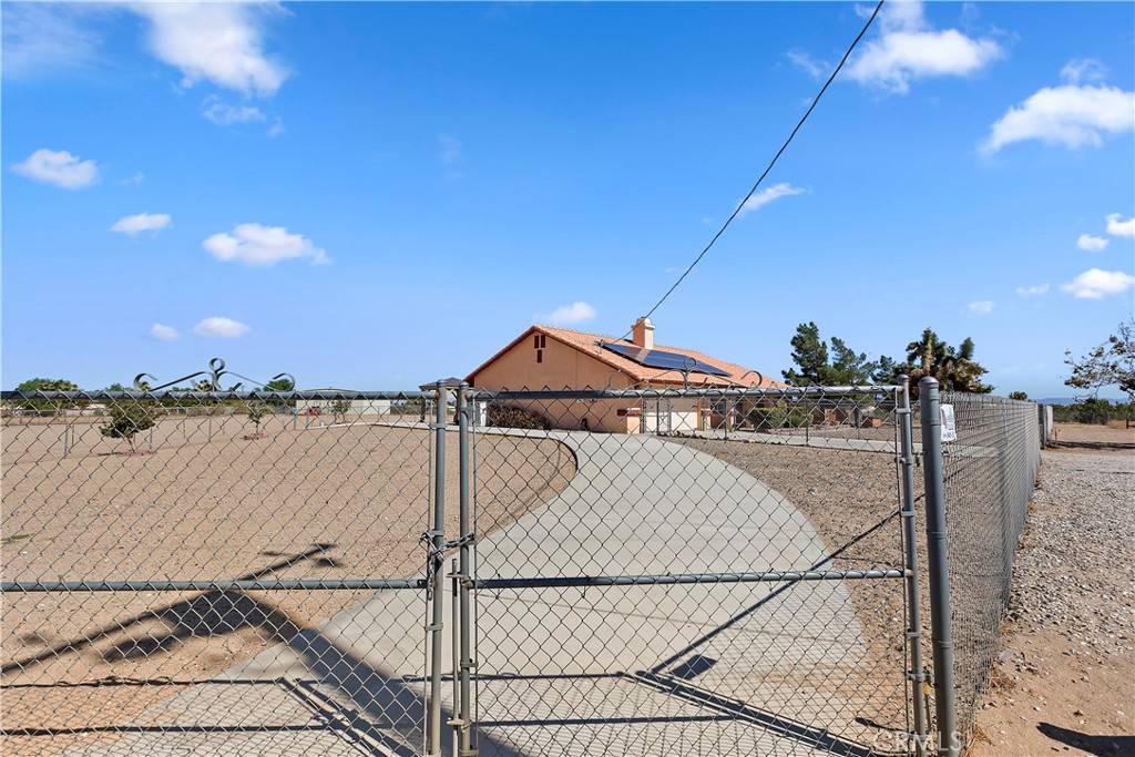 Oak Hills, CA 92344,10733 Columbine RD