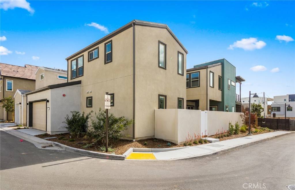 Irvine, CA 92618,131 Bosal