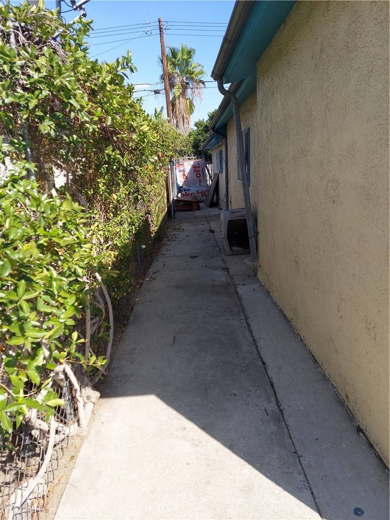 Colton, CA 92324,1530 Rialto AVE