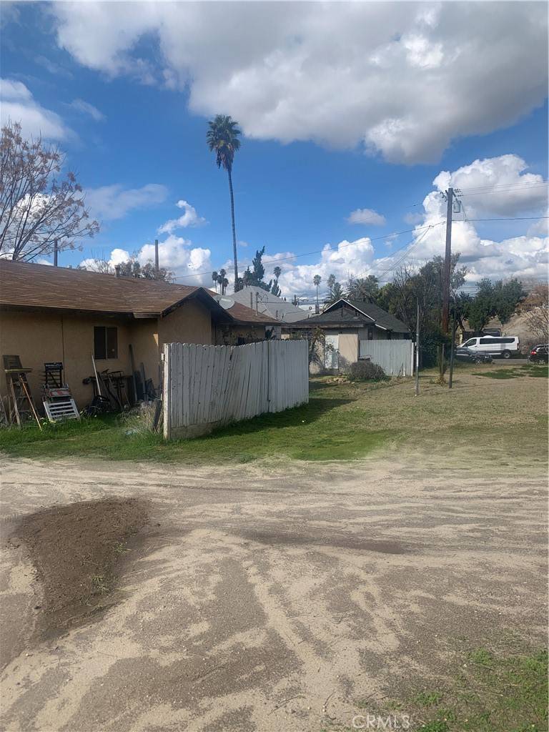 Redlands, CA 92374,214 E High AVE