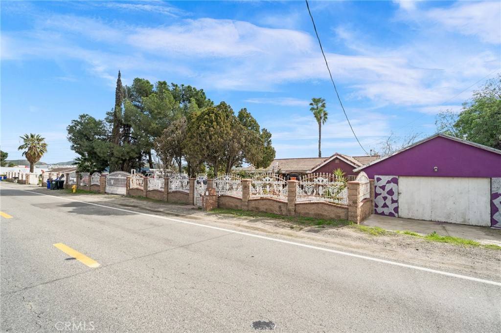 Bloomington, CA 92316,19597 Jurupa AVE