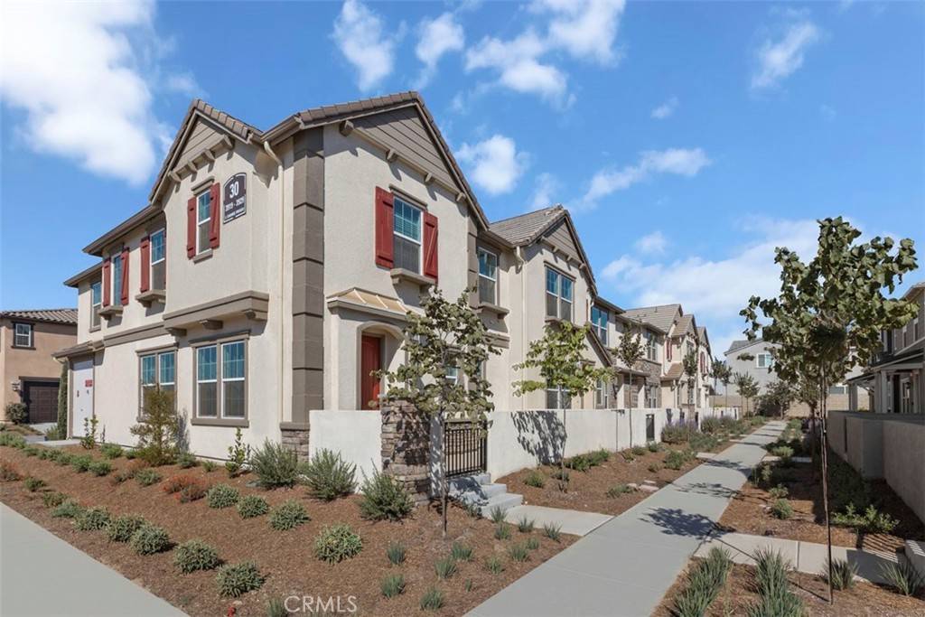 Ontario, CA 91761,3923 E Carmel Privado