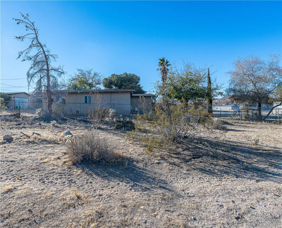 Joshua Tree, CA 92252,61535 Division ST