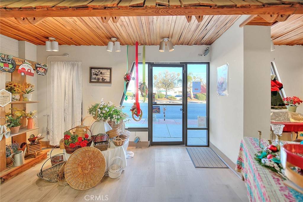 Fontana, CA 92335,8620 Sierra AVE
