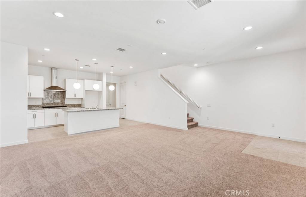 Irvine, CA 92618,1083 Cadence