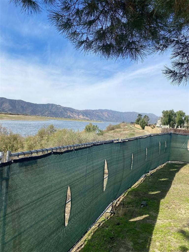 Lake Elsinore, CA 92530,51 Elm ST