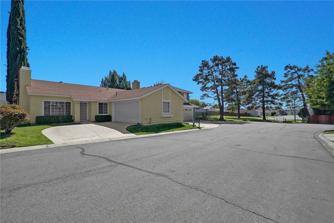 Highland, CA 92346,28617 Greenville CIR