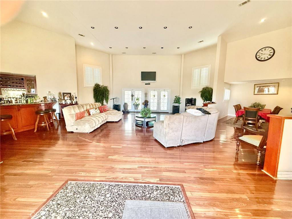 Fontana, CA 92335,8410 Mulberry AVE #2