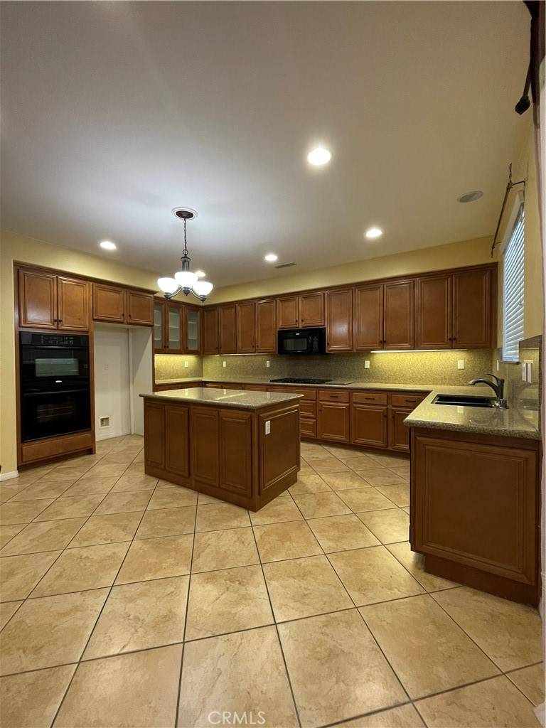 Victorville, CA 92392,13071 Heywood ST
