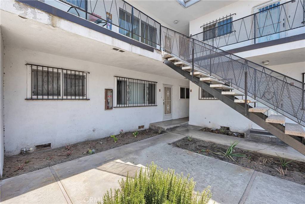 Inglewood, CA 90301,221 W Buckthorn ST #3
