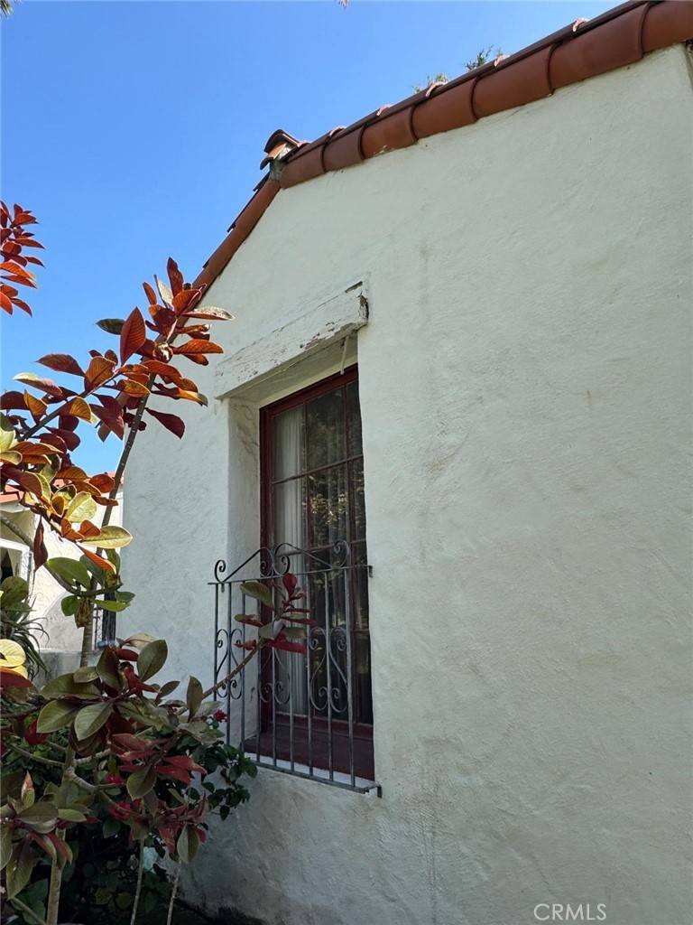 Los Angeles, CA 90008,4320 9th AVE