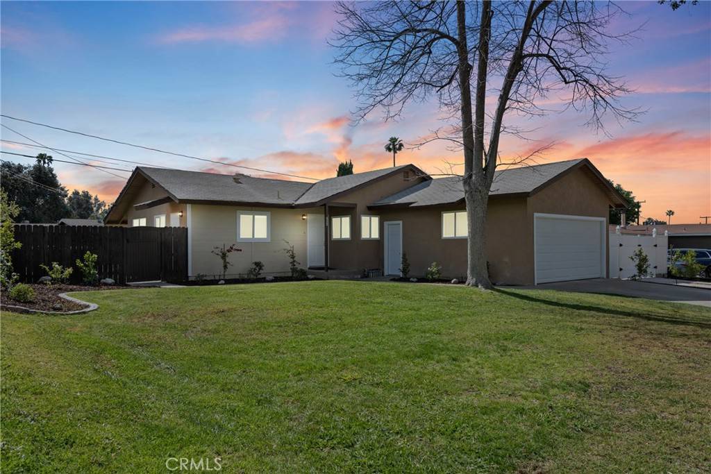 Riverside, CA 92506,2994 David ST