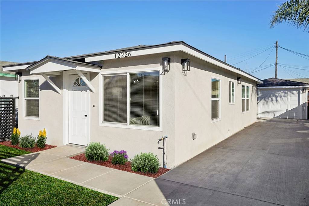 Los Angeles, CA 90061,12226 S San Pedro ST
