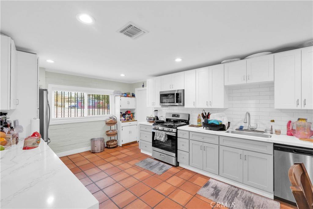 Sylmar, CA 91342,13441 Fenton AVE