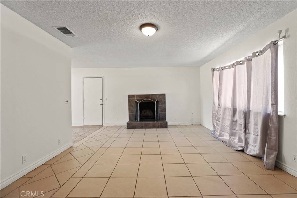Littlerock, CA 93543,10542 E AVE S-14