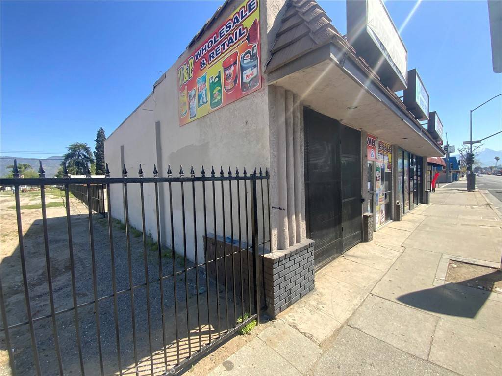 San Bernardino, CA 92405,214 W Highland AVE