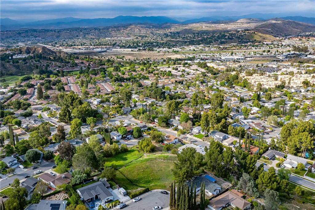 Newhall, CA 91321,19210 Beachgrove CT
