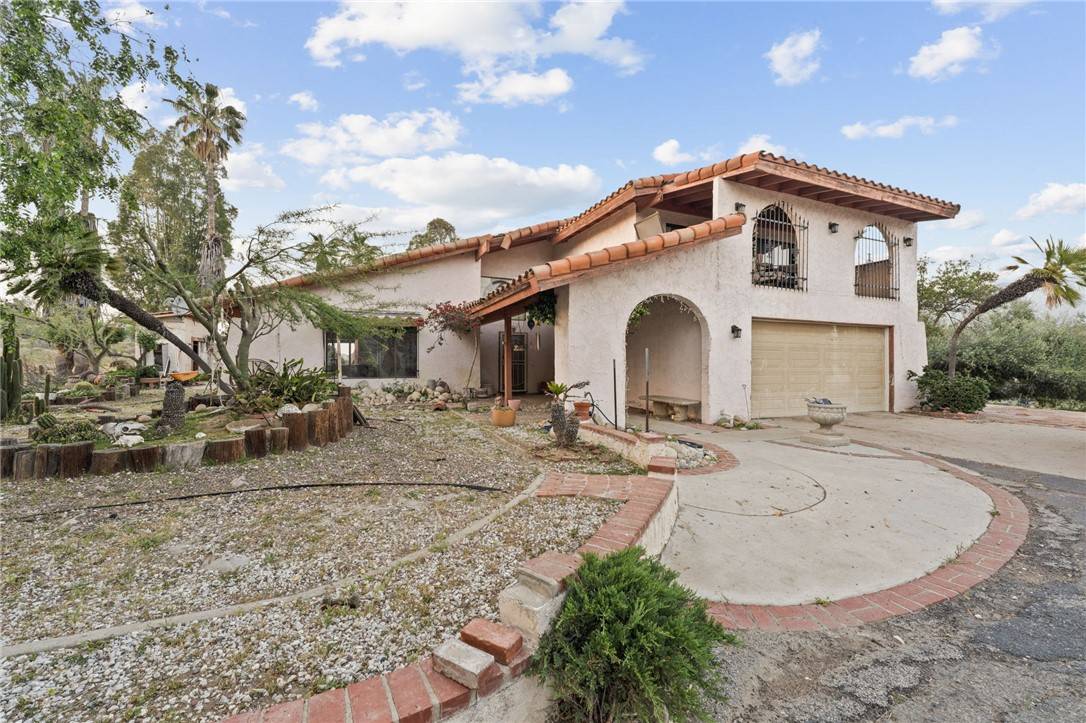 Moreno Valley, CA 92557,8900 Running Gun LN