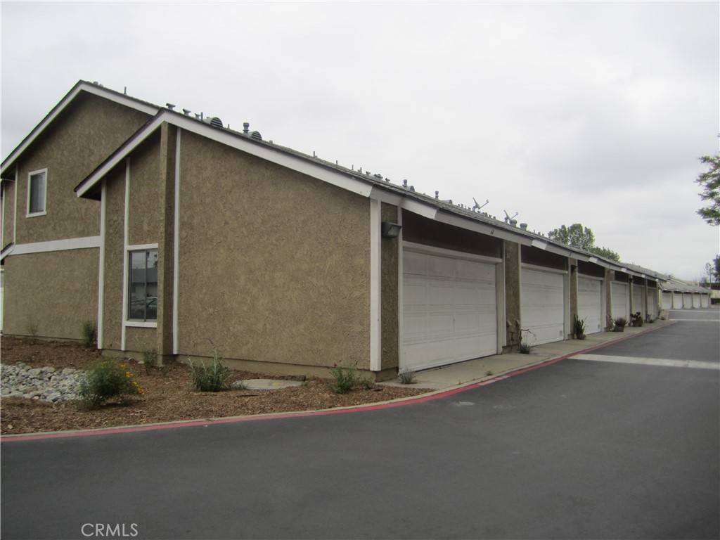 Ontario, CA 91762,2321 S Magnolia AVE #6A