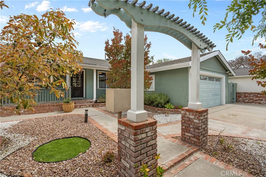 Long Beach, CA 90815,6911 E 10th ST