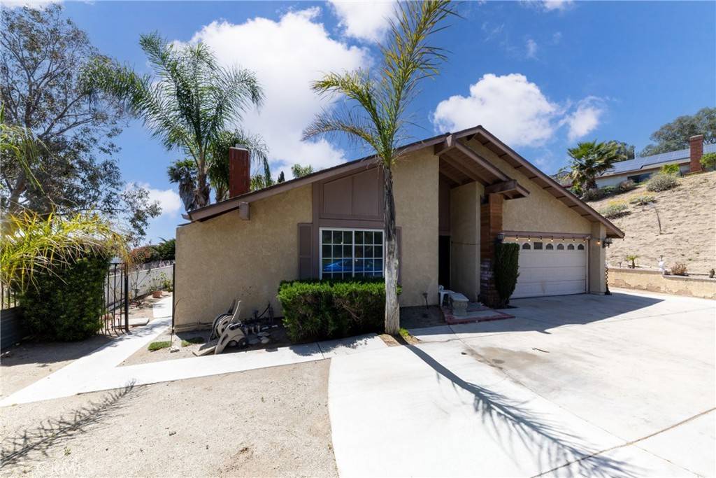 Jurupa Valley, CA 92509,5905 Winncliff DR