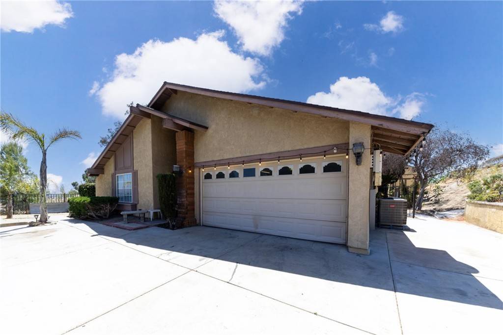 Jurupa Valley, CA 92509,5905 Winncliff DR