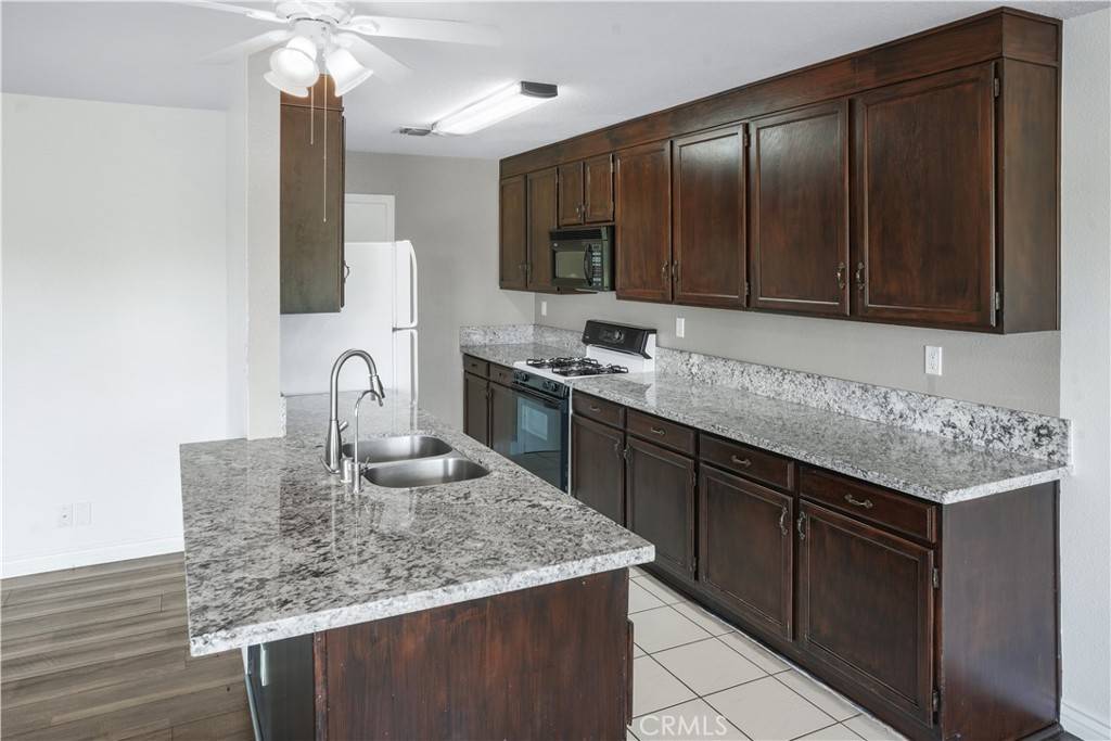 Helendale, CA 92342,27535 Lakeview DR #37